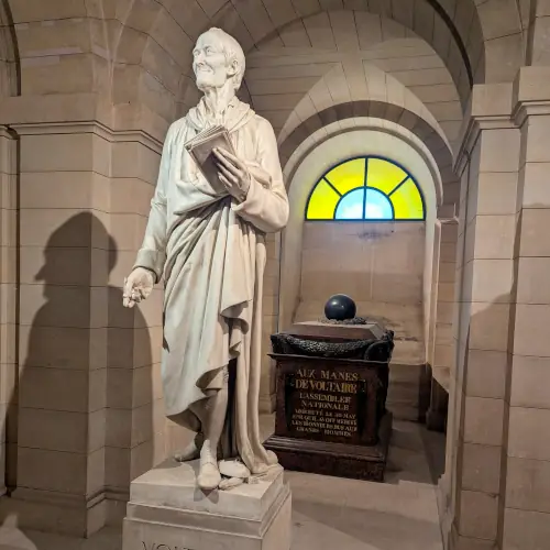 statue Voltaire Panthéon