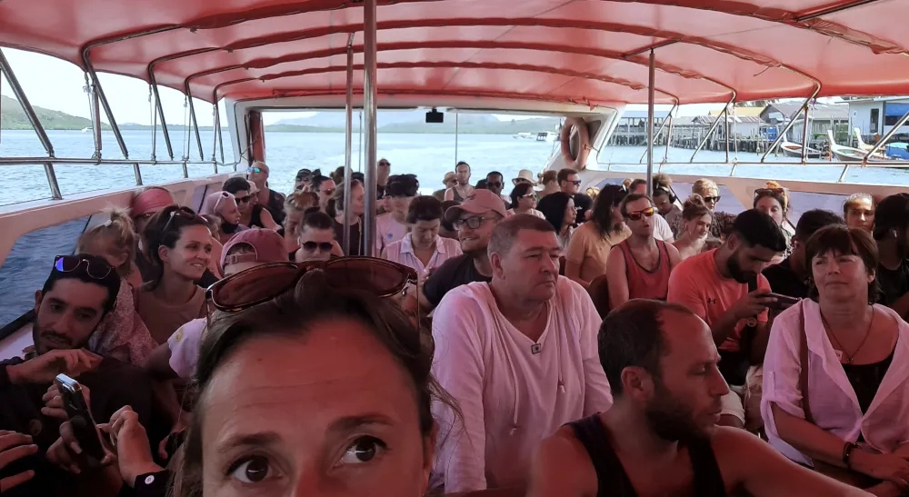 Ambiance touristique sur le speedboat Koh Hai-Phuket