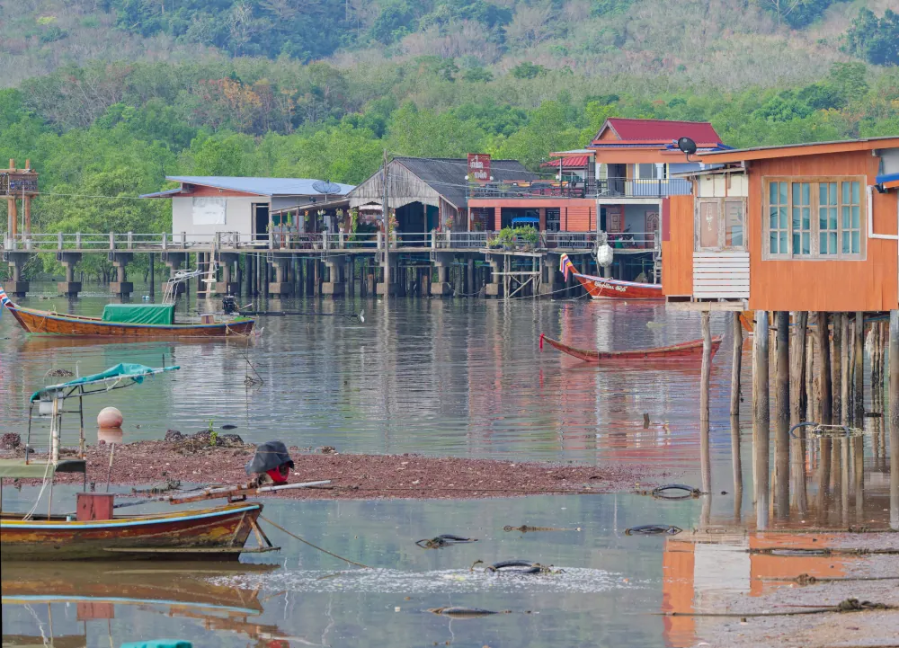 Maisons sur pilotis à Ko Libong