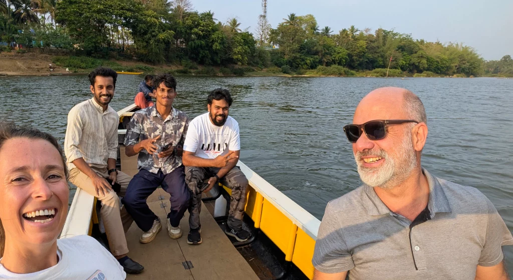 Traversée de la rivière Kabini en barque