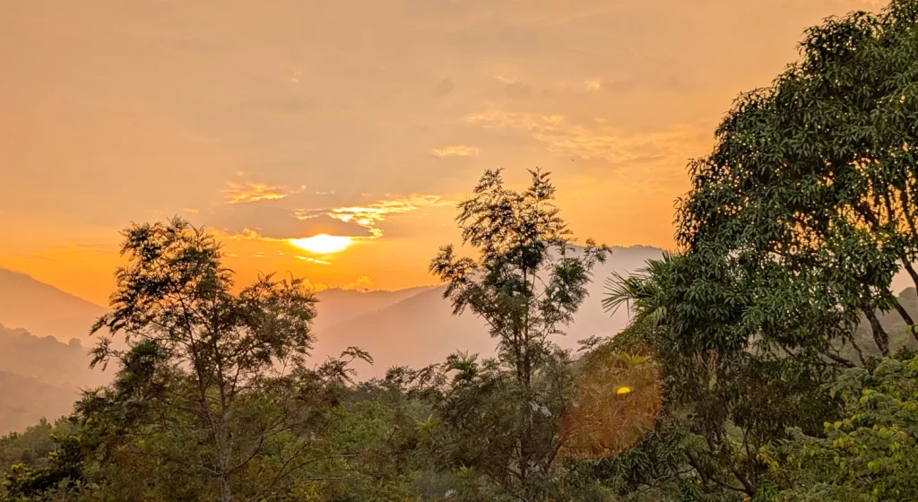 Coucher de soleil depuis les collines de Thirunelly