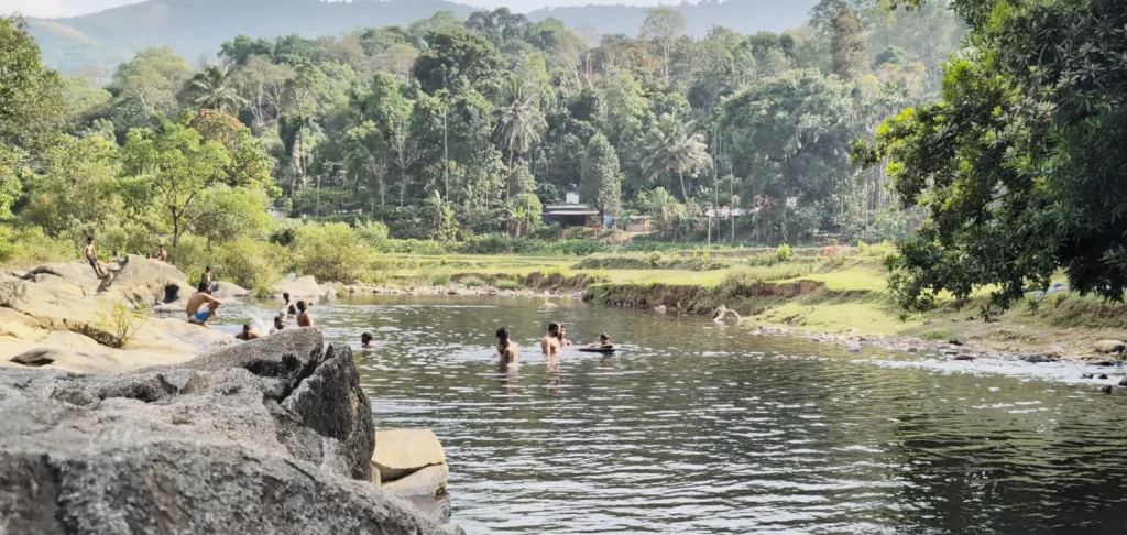 Baignade dans la rivière