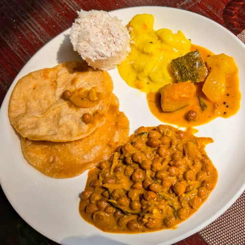 Petit-déjeuner indien : Puttu, appams et curry